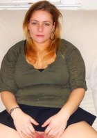 Любительское фото от пышной Ольки, которая любит грубый секс 5 фото