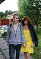 Молодые развлекаются на даче 1 фото