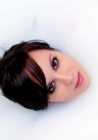 Ванна спермы для неопытной милашки 2 фото