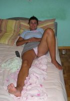 Пышногрудая мамка любит расслабиться на съемной квартире в ожидании секса 3 фото