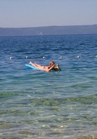 Грудастая мамка умело работает с писюном в комнате 20 фото