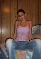 После купания в ванной телочка светит большой грудью 7 фотография