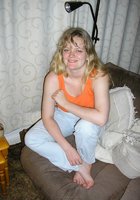 Стремная баба желает потрахаться на даче 31 фото