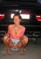 Зрелая женщина оголила манду чтобы трахнуть себя 18 фото