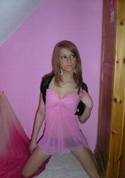 Бесстыдные девушки выставили на показ свои формы 2 фото
