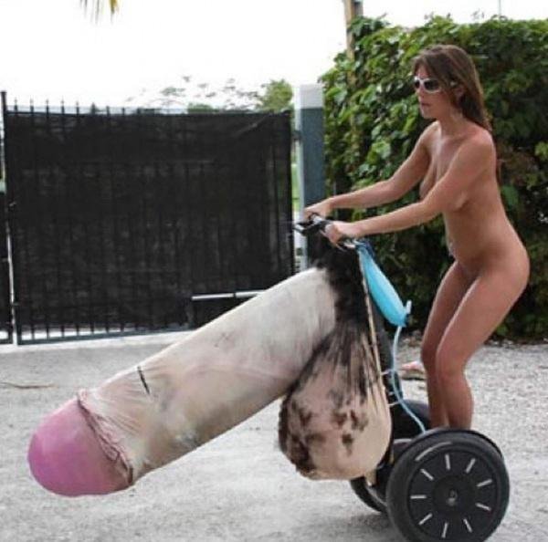 Бестии хвастаются неприкрытыми прелестями для мужских журналов 9 фотография