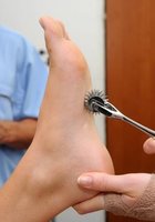 Доктор заснул пальцы в очко стоящей раком пациентке 11 фото
