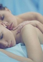 Подборка спортивных цыпочек, которые позируют на камеру в бикини 4 фото